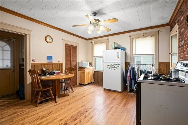 34 Dartmouth St, Worcester, MA 01604