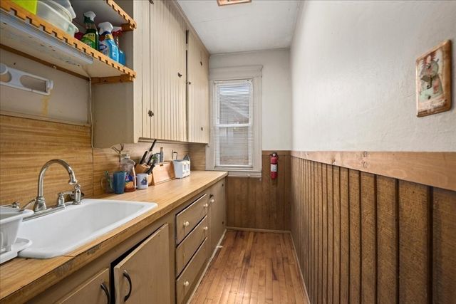 34 Dartmouth St, Worcester, MA 01604