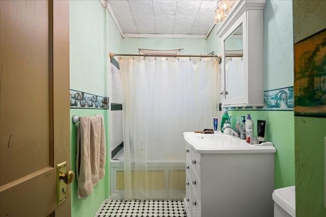 34 Dartmouth St, Worcester, MA 01604