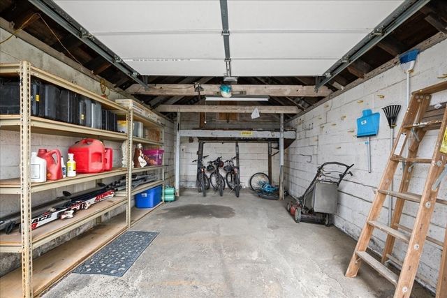 34 Dartmouth St, Worcester, MA 01604