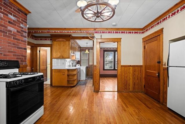 34 Dartmouth St, Worcester, MA 01604