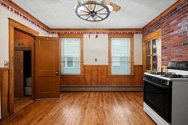34 Dartmouth St, Worcester, MA 01604