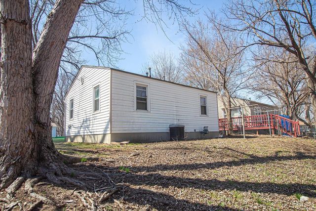 10 Lincoln Circle, Junction City, KS 66441