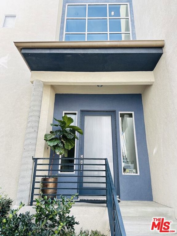 6581 Seabluff Drive 11, Los Angeles, CA 90094