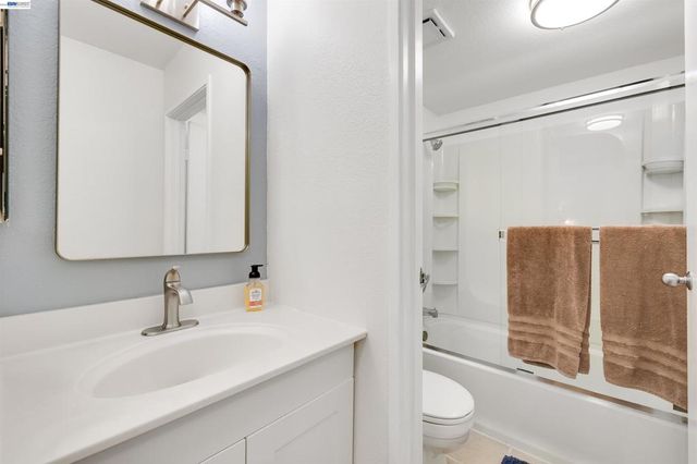 2505 Miramar Ave 114, Castro Valley, CA 94546