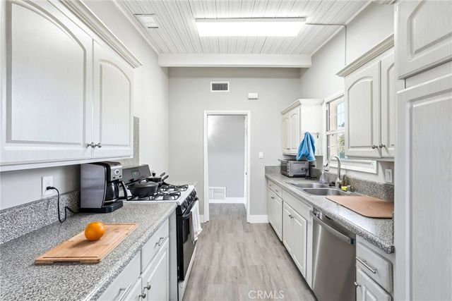 17066 Jersey St., Granada Hills, CA 91344