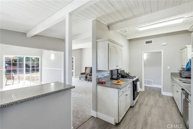 17066 Jersey St., Granada Hills, CA 91344