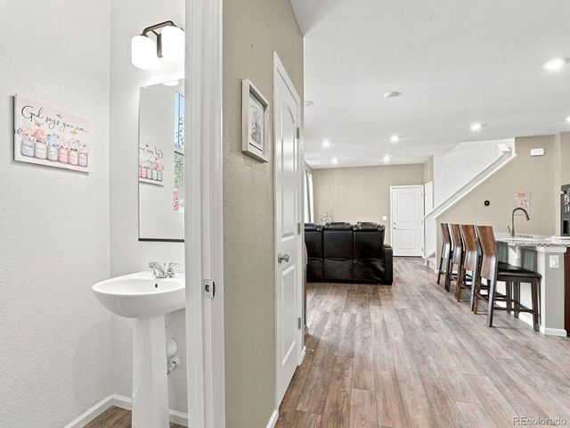 21331 E 60th Ave, Aurora, CO 80019