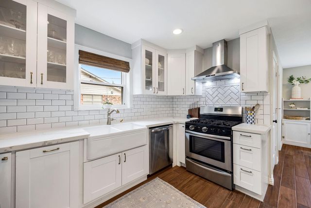 1922 Shadowdale Drive, Houston, TX 77043