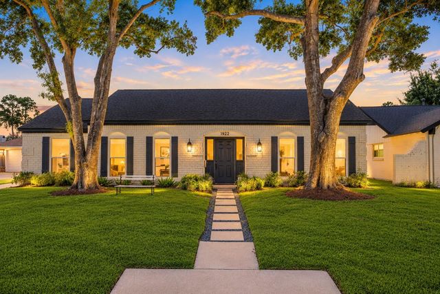 1922 Shadowdale Drive, Houston, TX 77043