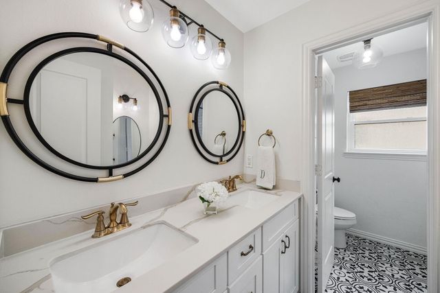 1922 Shadowdale Drive, Houston, TX 77043