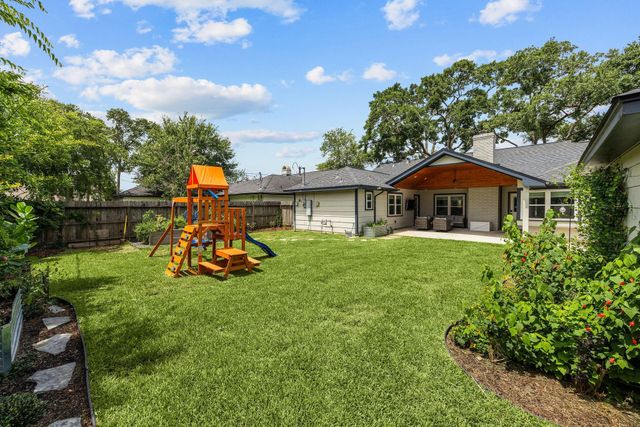 1922 Shadowdale Drive, Houston, TX 77043