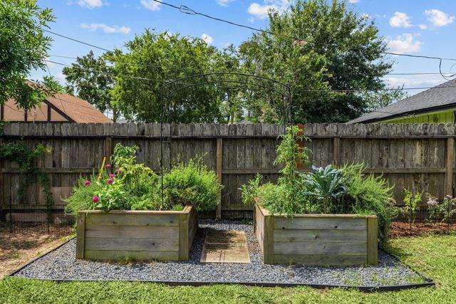 1922 Shadowdale Drive, Houston, TX 77043