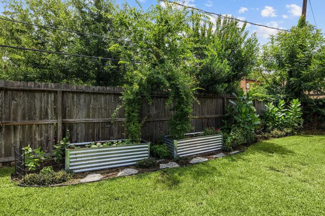 1922 Shadowdale Drive, Houston, TX 77043