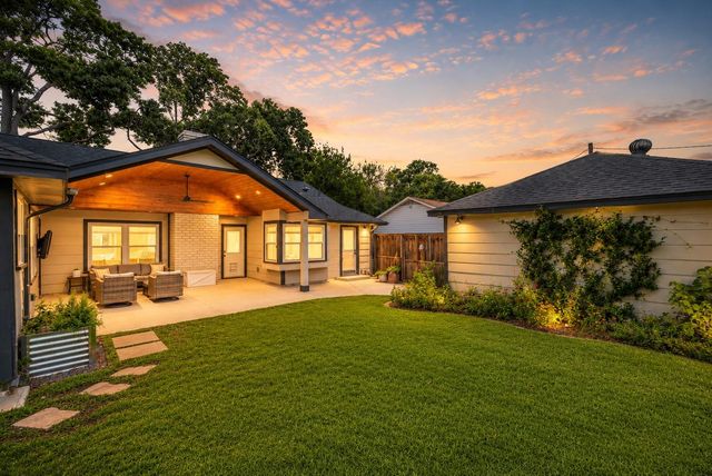 1922 Shadowdale Drive, Houston, TX 77043