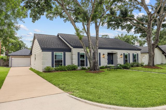 1922 Shadowdale Drive, Houston, TX 77043