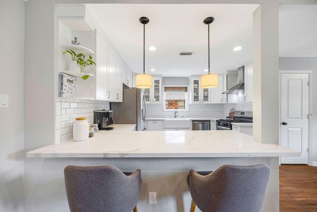 1922 Shadowdale Drive, Houston, TX 77043
