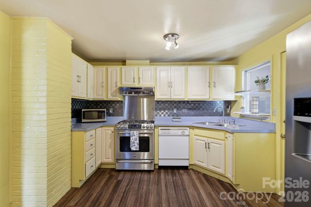10 Eola Avenue, Asheville, NC 28806