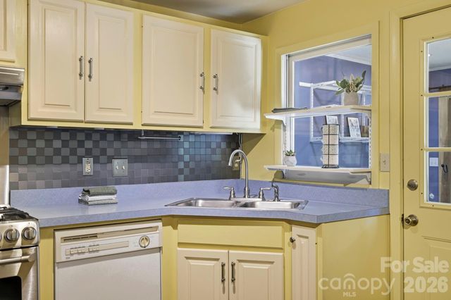 10 Eola Avenue, Asheville, NC 28806