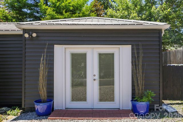 10 Eola Avenue, Asheville, NC 28806
