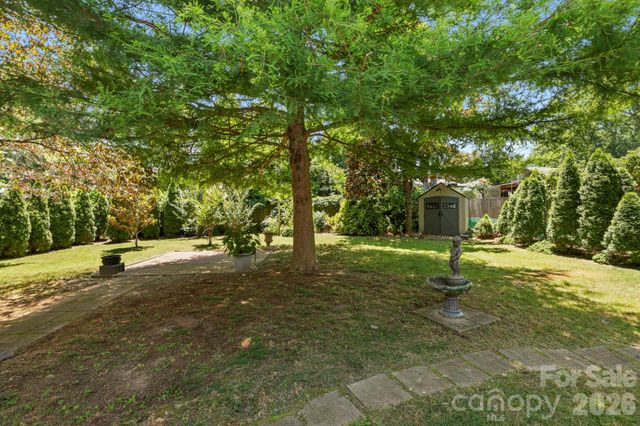 10 Eola Avenue, Asheville, NC 28806