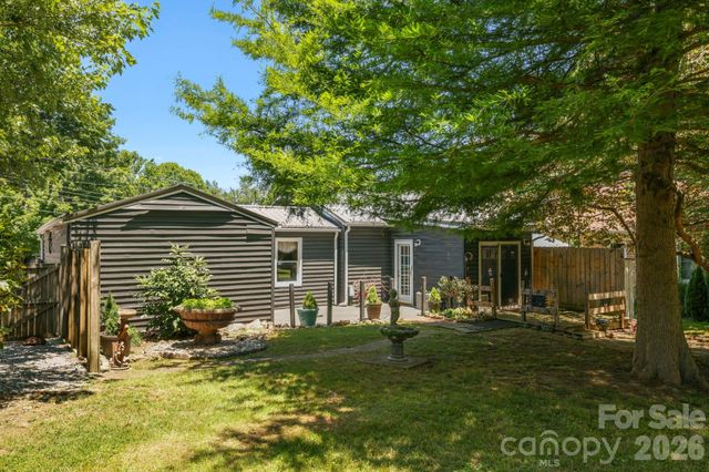 10 Eola Avenue, Asheville, NC 28806