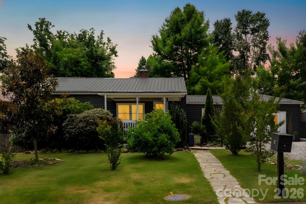 10 Eola Avenue, Asheville, NC 28806