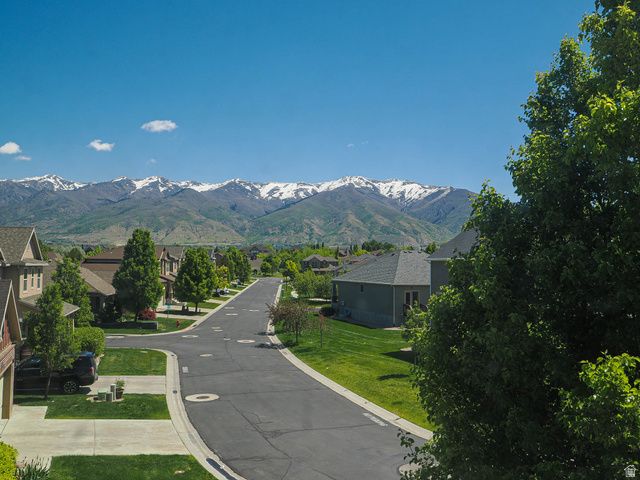 879 W SADDLEBROOK DR, Kaysville, UT 84037