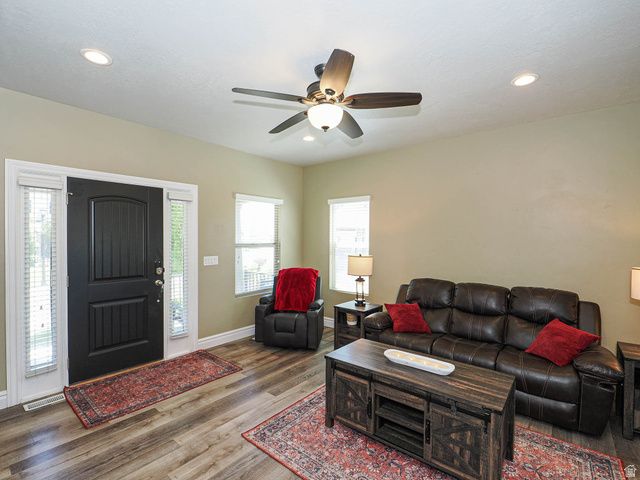 879 W SADDLEBROOK DR, Kaysville, UT 84037