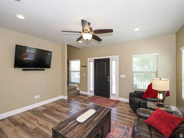 879 W SADDLEBROOK DR, Kaysville, UT 84037