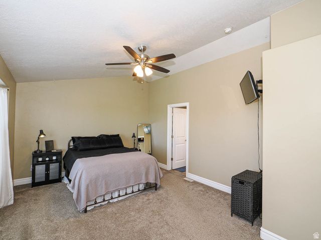 879 W SADDLEBROOK DR, Kaysville, UT 84037