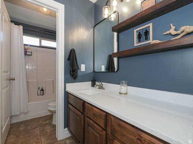 879 W SADDLEBROOK DR, Kaysville, UT 84037
