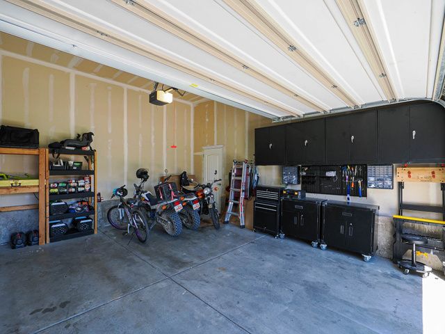 879 W SADDLEBROOK DR, Kaysville, UT 84037
