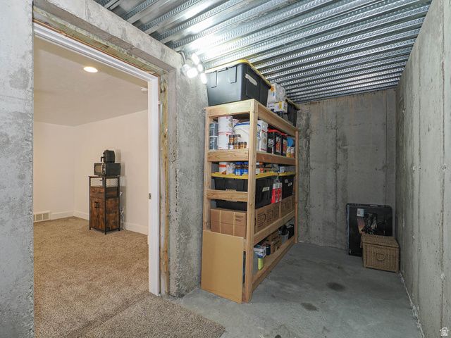 879 W SADDLEBROOK DR, Kaysville, UT 84037