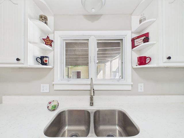 856 Marie Avenue, Machesney Park, IL 61115