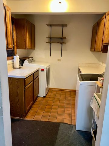 8006 Oak Park Avenue, Burbank, IL 60459