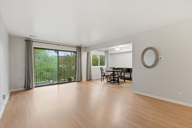 100 S Vail Avenue 203, Arlington Heights, IL 60005
