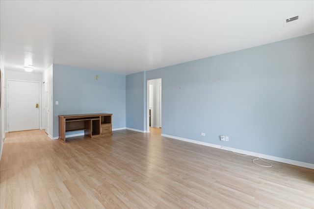 100 S Vail Avenue 203, Arlington Heights, IL 60005