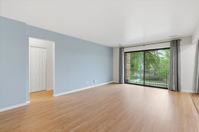 100 S Vail Avenue 203, Arlington Heights, IL 60005
