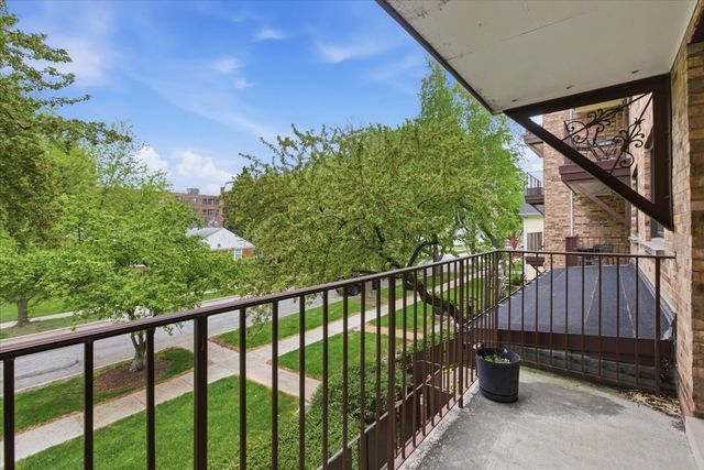 100 S Vail Avenue 203, Arlington Heights, IL 60005