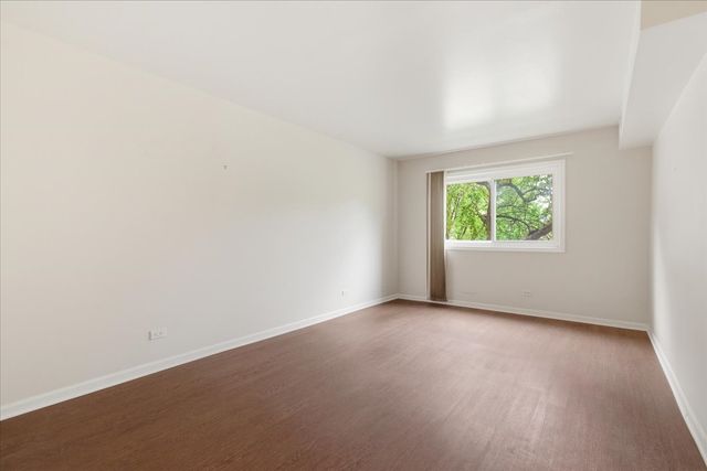 100 S Vail Avenue 203, Arlington Heights, IL 60005