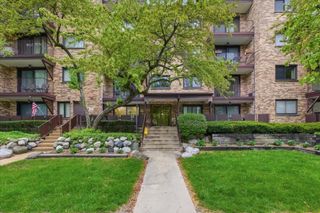 100 S Vail Avenue 203, Arlington Heights, IL 60005