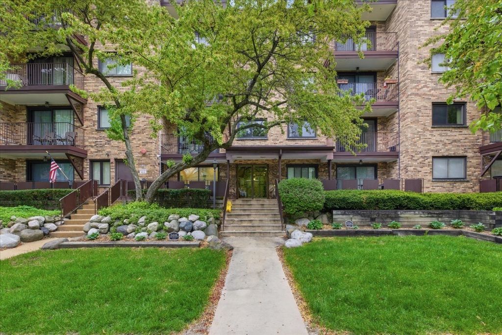 100 S Vail Avenue 203, Arlington Heights, IL 60005