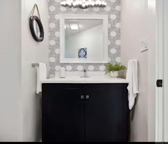 302 Independence, Hot Springs, AR 71913