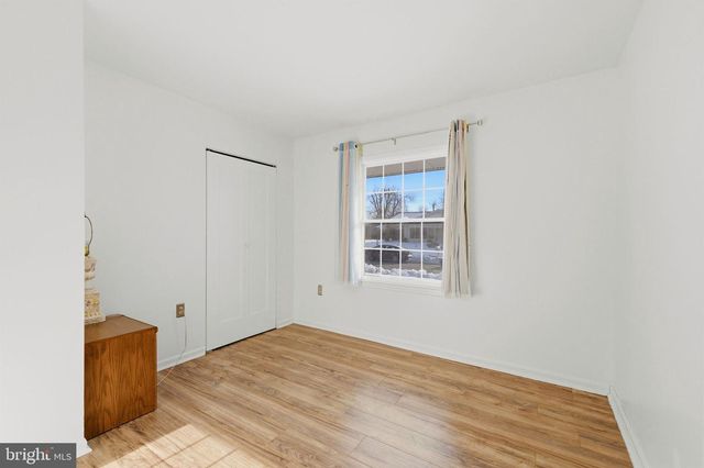 1607 N BRUNSWICK ST, Sterling, VA 20164