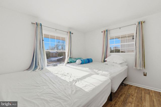 1607 N BRUNSWICK ST, Sterling, VA 20164