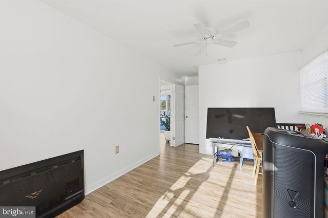 1607 N BRUNSWICK ST, Sterling, VA 20164