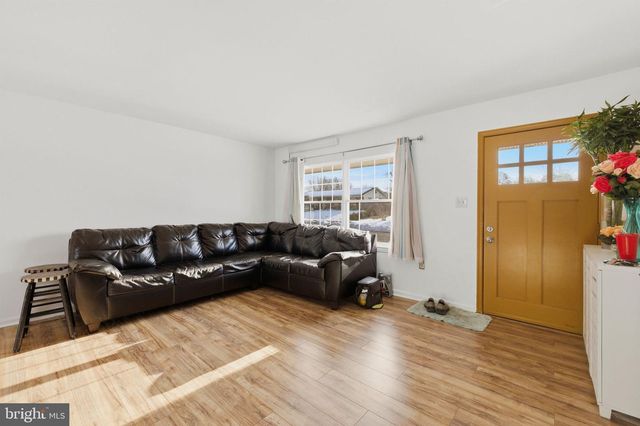 1607 N BRUNSWICK ST, Sterling, VA 20164