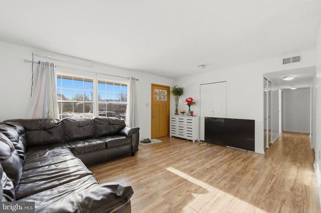 1607 N BRUNSWICK ST, Sterling, VA 20164