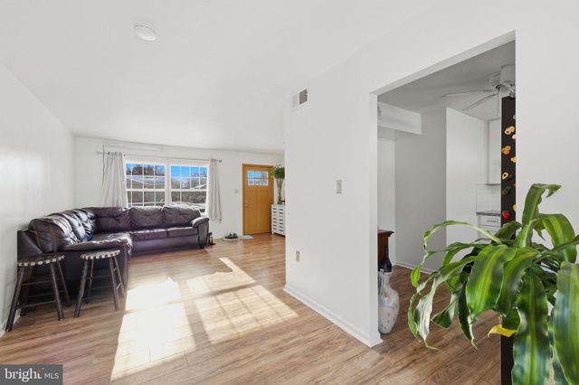 1607 N BRUNSWICK ST, Sterling, VA 20164